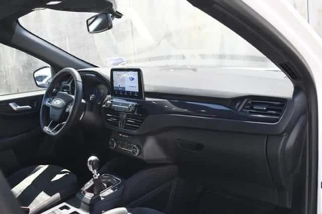 Ford Kuga (2022) thumbnail 10