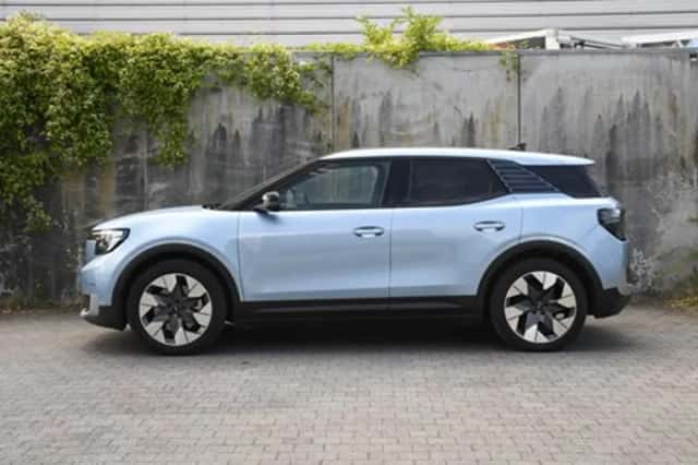 Ford Explorer (2025) thumbnail 3