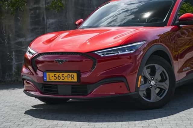 Ford Mustang Mach-E (2021) thumbnail 2