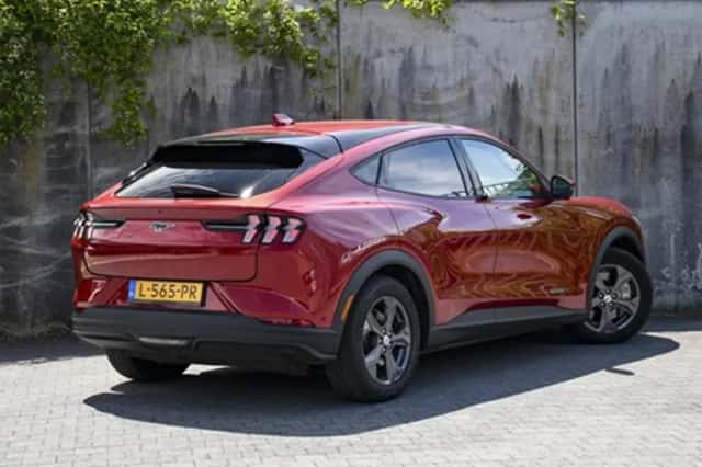 Ford Mustang Mach-E (2021) thumbnail 5