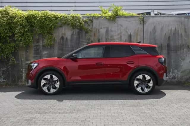 Ford Explorer (2026) thumbnail 3