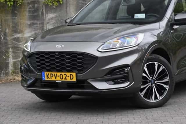 Ford Kuga (2022) thumbnail 2