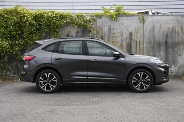 Ford Kuga (2022) thumbnail 4