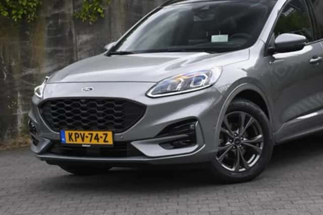 Ford Kuga (2023) thumbnail 2