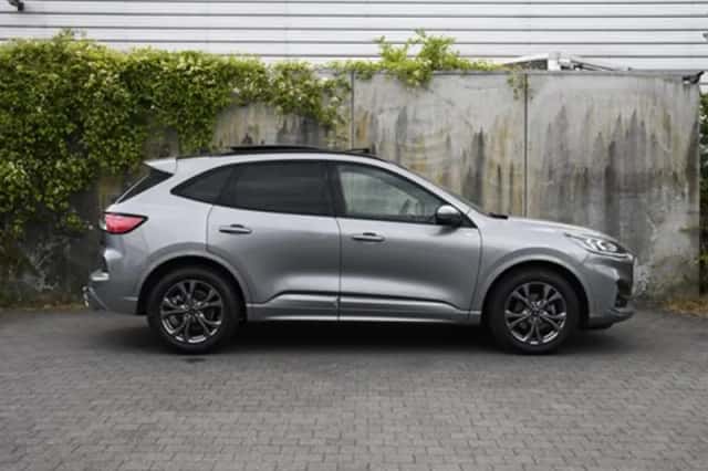 Ford Kuga (2023) thumbnail 5
