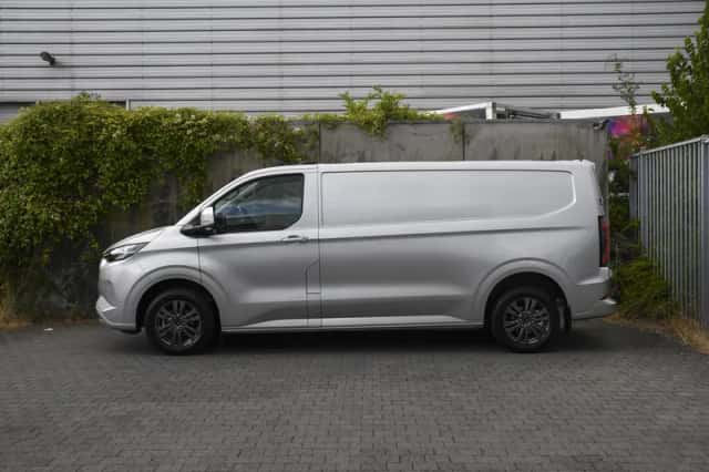 Ford E-Transit Custom (2026) thumbnail 3