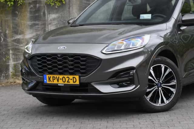 Ford Kuga (2022) thumbnail 2