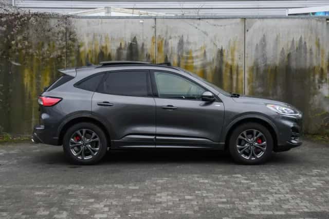 Ford Kuga (2022) thumbnail 5