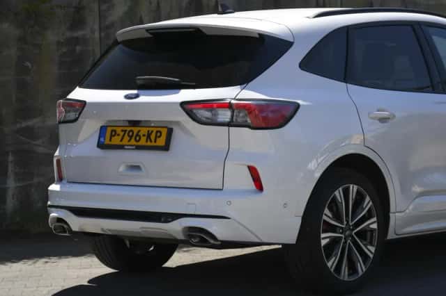 Ford Kuga (2022) thumbnail 6