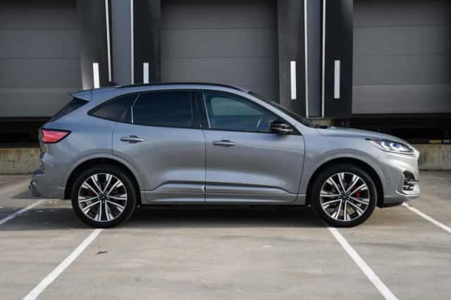 Ford Kuga (2022) thumbnail 3