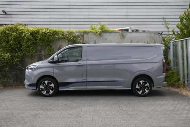 Ford E-Transit (2025) thumbnail 3