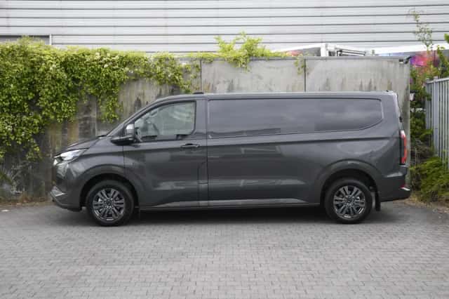 Ford E-Transit Custom (2026) thumbnail 3
