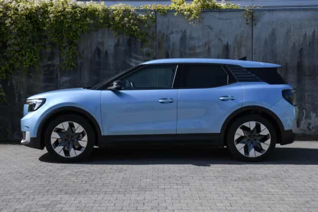 Ford Explorer (2026) thumbnail 3