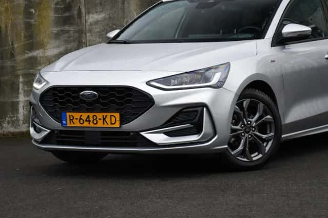 Ford Focus (2022) thumbnail 2