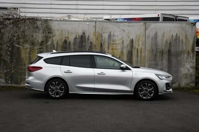 Ford Focus (2022) thumbnail 4