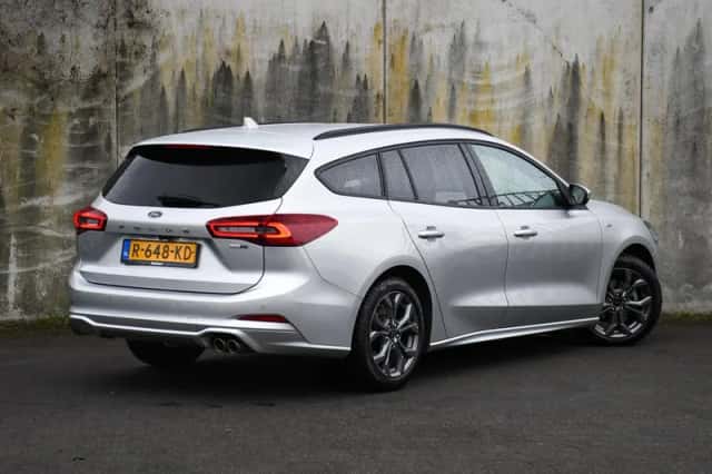 Ford Focus (2022) thumbnail 5