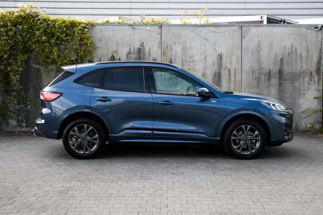 Ford Kuga (2024) thumbnail 4