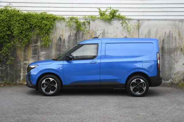 Ford E-Transit Courier (2026) thumbnail 3