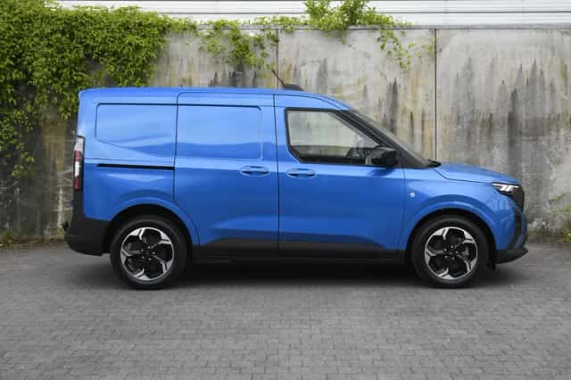Ford E-Transit Courier (2026) thumbnail 4