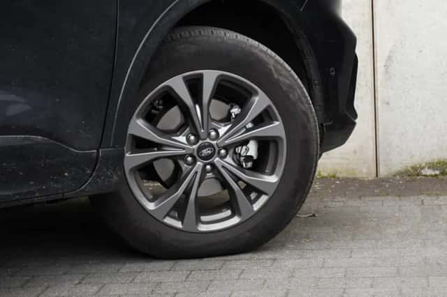 Ford Kuga (2022) thumbnail 6