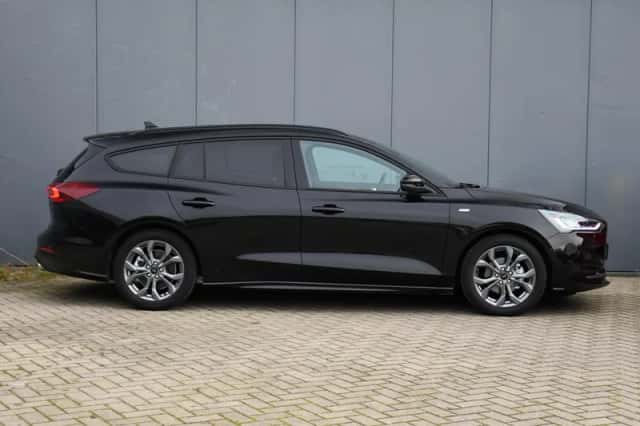 Ford Focus (2024) thumbnail 3