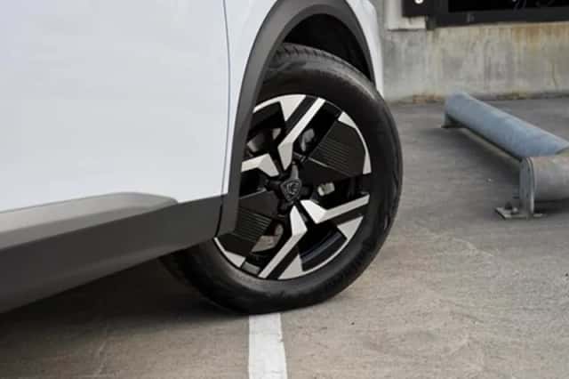 Peugeot 2008 (2024) thumbnail 7