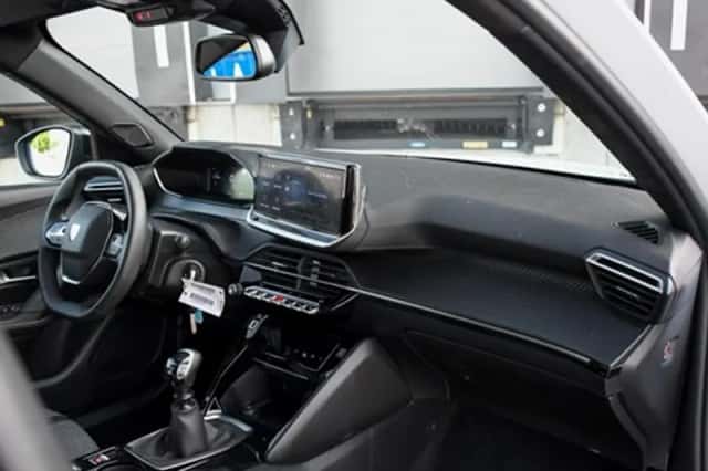 Peugeot 2008 (2024) thumbnail 9