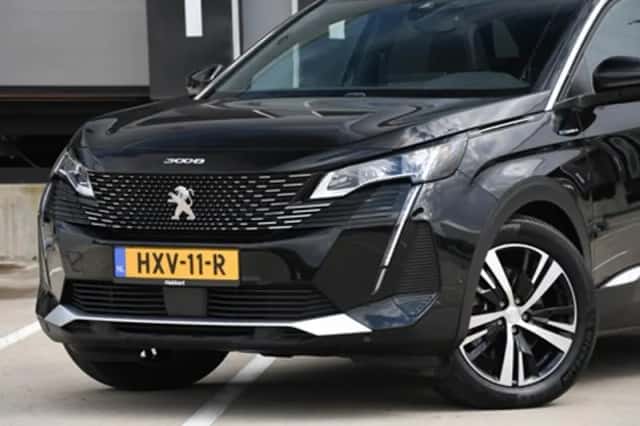 Peugeot 3008 (2023) thumbnail 2