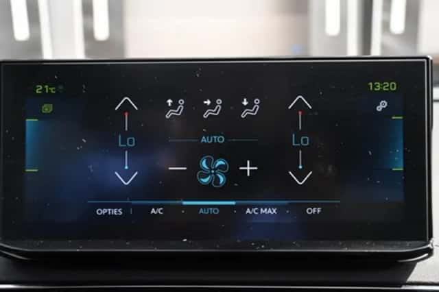 Peugeot 3008 (2023) thumbnail 18