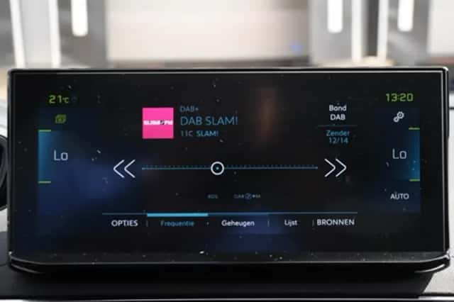 Peugeot 3008 (2023) thumbnail 19