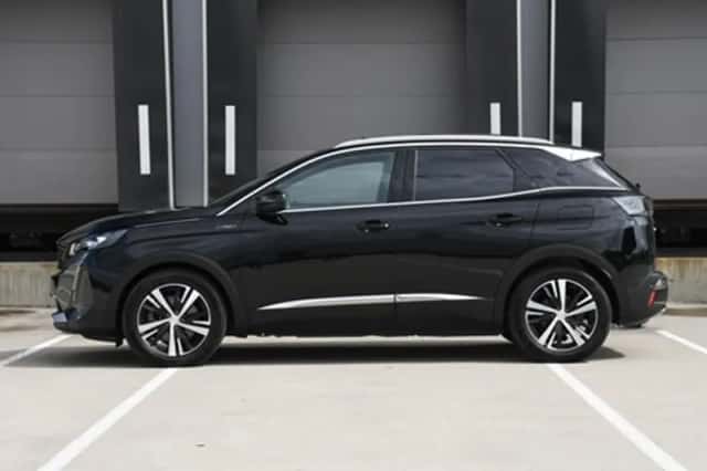 Peugeot 3008 (2023) thumbnail 3