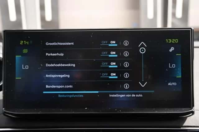 Peugeot 3008 (2023) thumbnail 21