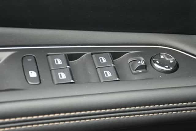 Peugeot 3008 (2023) thumbnail 32