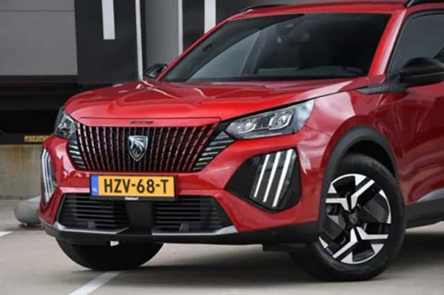 Peugeot 2008 (2024) thumbnail 2