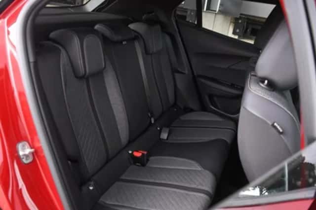 Peugeot 2008 (2024) thumbnail 11
