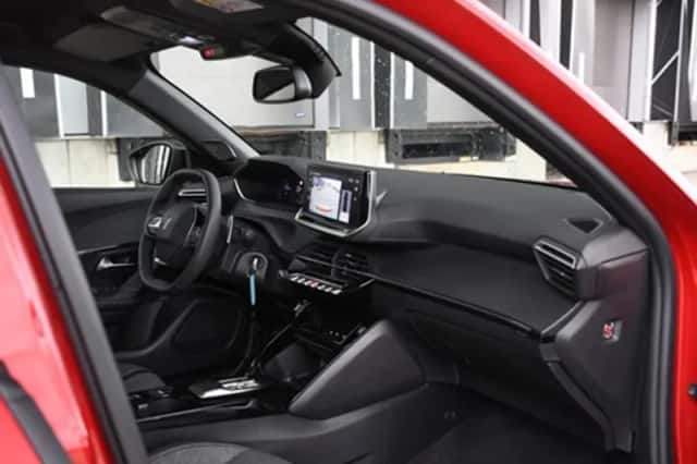Peugeot 2008 (2024) thumbnail 9