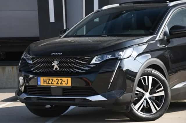 Peugeot 3008 (2023) thumbnail 2