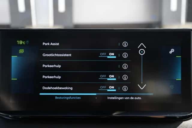 Peugeot 3008 (2023) thumbnail 18