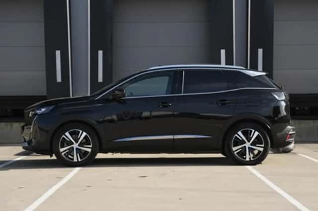 Peugeot 3008 (2023) thumbnail 3