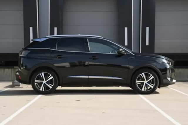 Peugeot 3008 (2023) thumbnail 4
