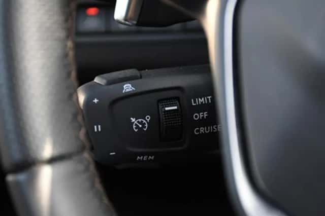 Peugeot 3008 (2023) thumbnail 31