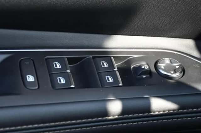 Peugeot 3008 (2023) thumbnail 33