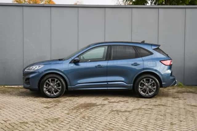 Ford Kuga (2023) thumbnail 3