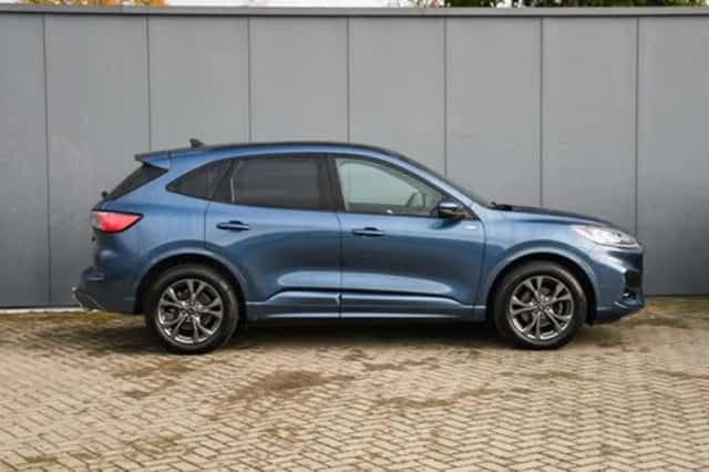 Ford Kuga (2023) thumbnail 4