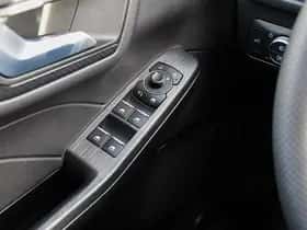 Ford Kuga (2023) thumbnail 39