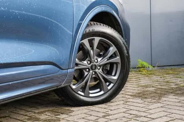 Ford Kuga (2023) thumbnail 7