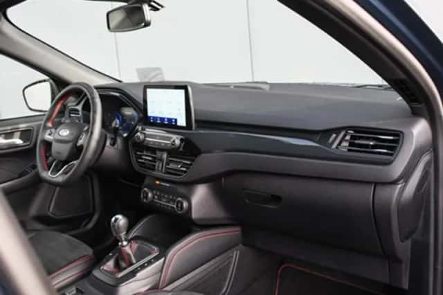 Ford Kuga (2023) thumbnail 10
