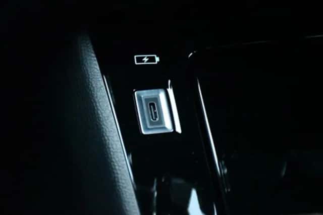 Peugeot e-2008 (2025) thumbnail 26