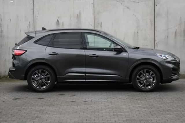 Ford Kuga (2023) thumbnail 3