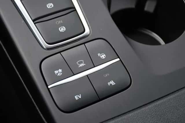 Ford Kuga (2023) thumbnail 31